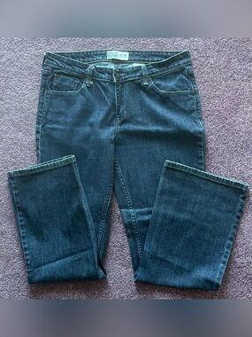 Women’s signature Levi Strauss low boot leg jeans. Size 12